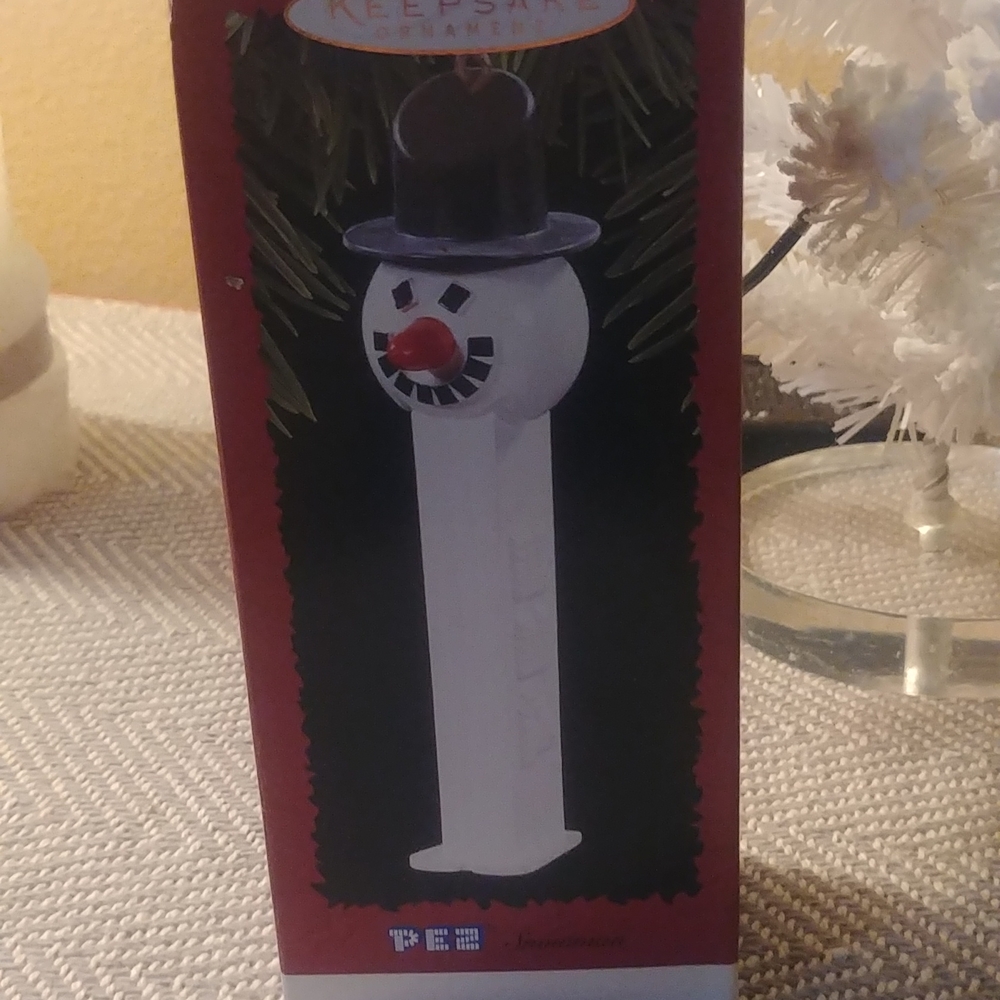 Hallmark 1996 Pez Snowman Ornament